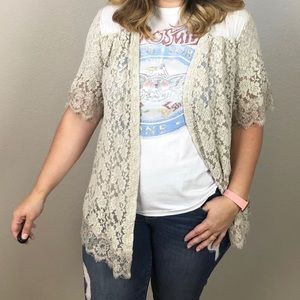 Easel Lace Kimono